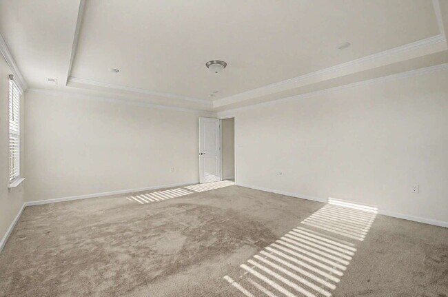 Building Photo - Spacious 4-Bedroom Home w/ Loft