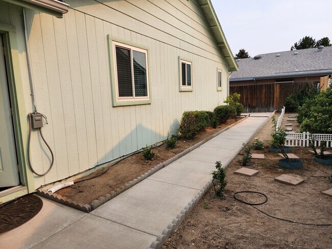 Building Photo - Home For Rent in Carson City