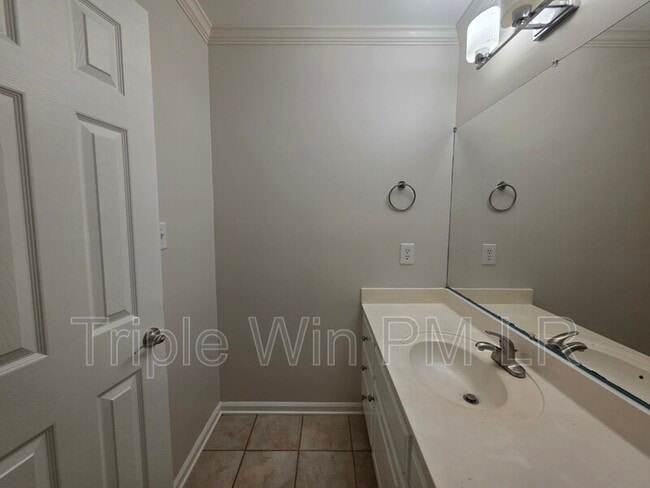 Building Photo - 12512 Woodbury Dr