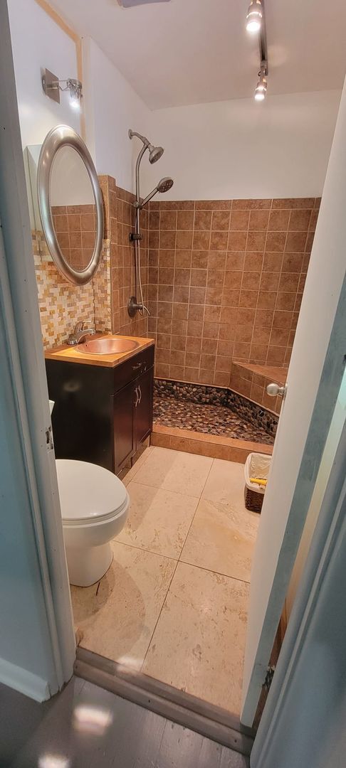 Building Photo - 4 bedrooms 3 baths beautiful house