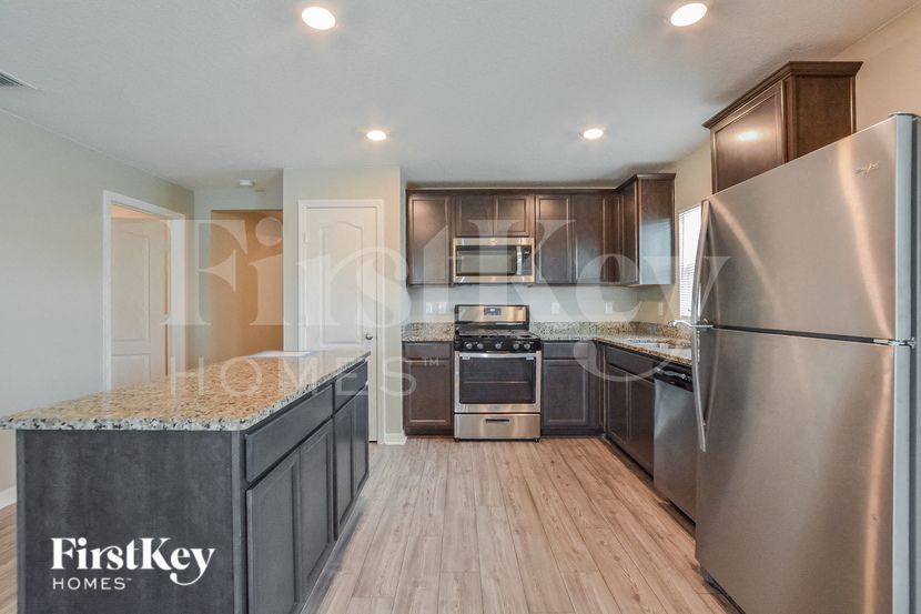 Building Photo - 437 Kensington View Dr