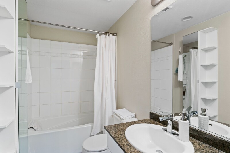 Building Photo - 1240 India St