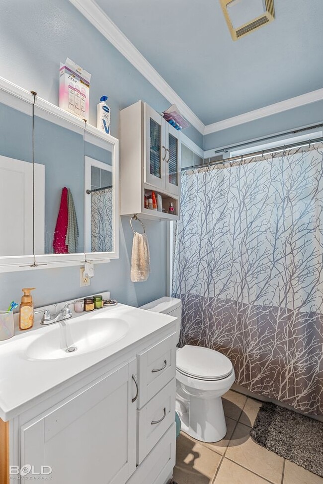 Building Photo - 130 Dalzell St