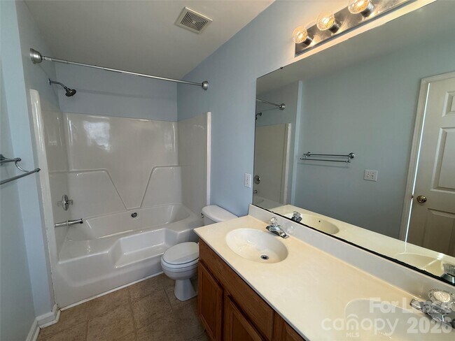 Building Photo - 9766 Blossom Hill Dr