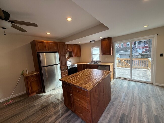 Building Photo - 103 W Catawissa St