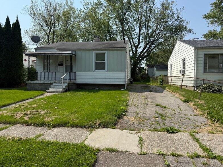 Primary Photo - 1325 Waldman Ave