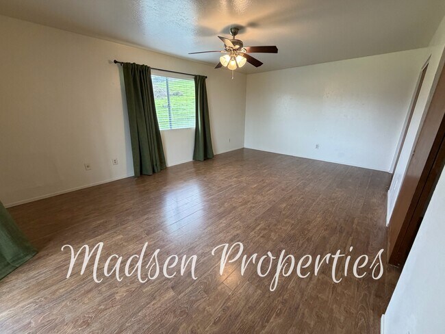 Building Photo - 784 Flag Creek Rd