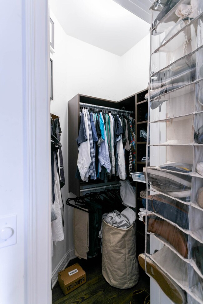 Building Photo - 1359 N Noble St