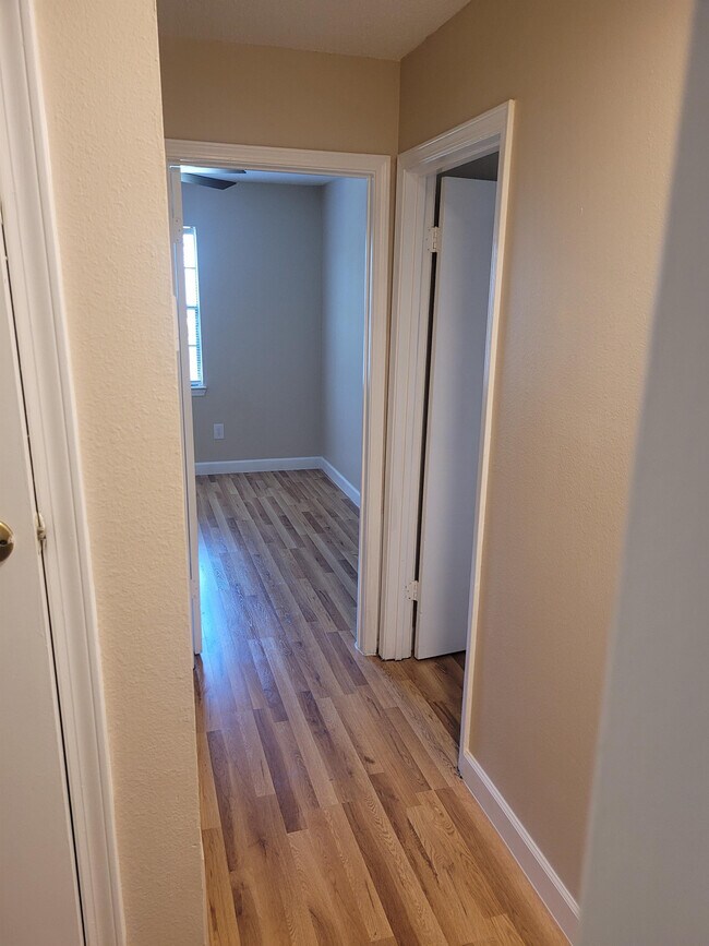 Building Photo - 4808 Fordham Dr