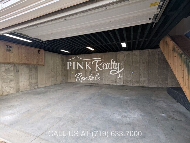 Building Photo - 2545 Lelaray St