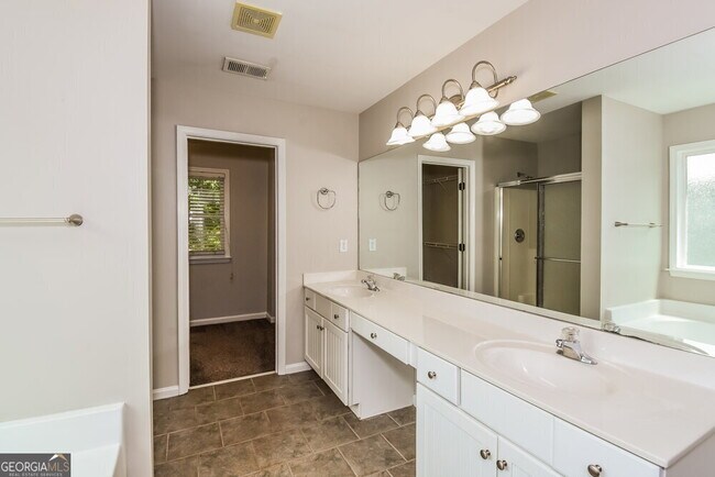 Building Photo - 226 Elmbrook Ln