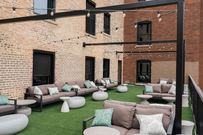 Building Photo - 1540 W Monroe St