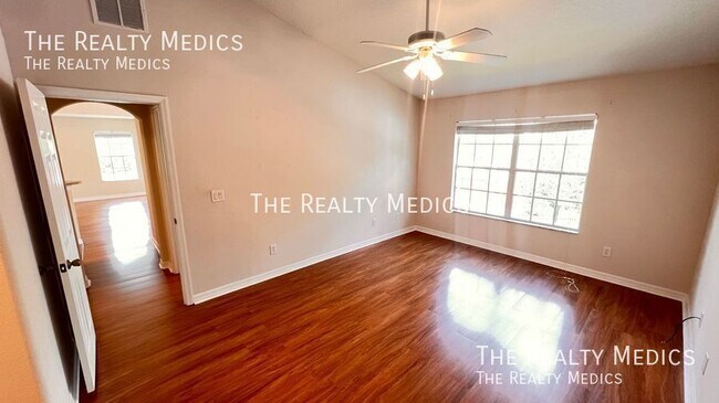 Building Photo - 3658 Oakdale Cir