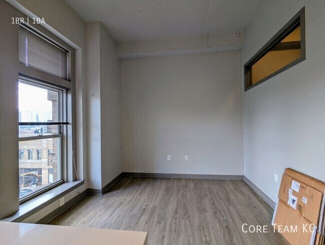 Building Photo - 306 E. 12th St.-407