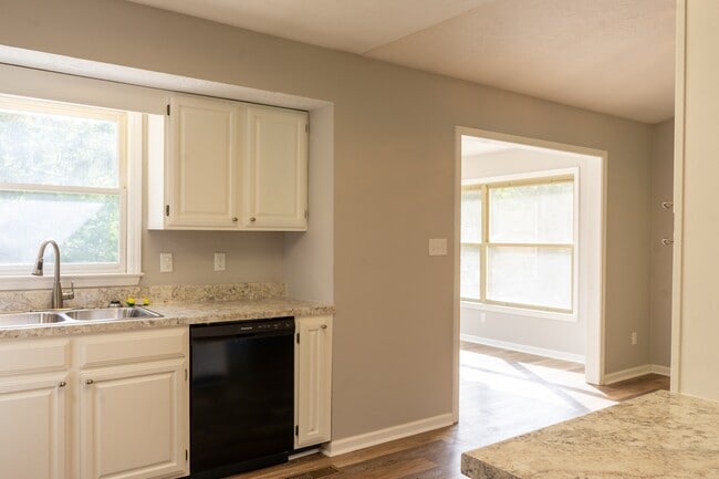 Building Photo - 4520 Ventura Dr