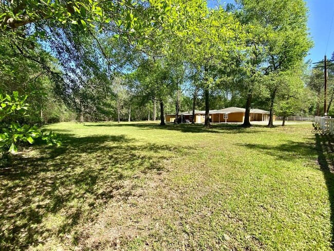 Building Photo - 10451 N Essex Dr