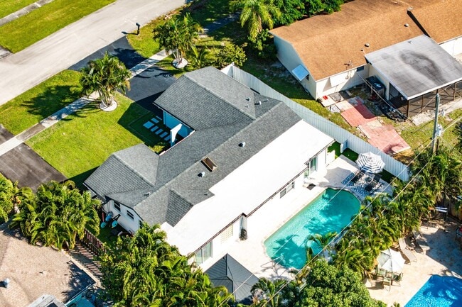 Building Photo - 124 Oregon Ln