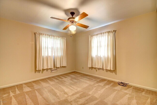 Building Photo - Available NOW - 4 beds/ 2 baths - $2,000/mo