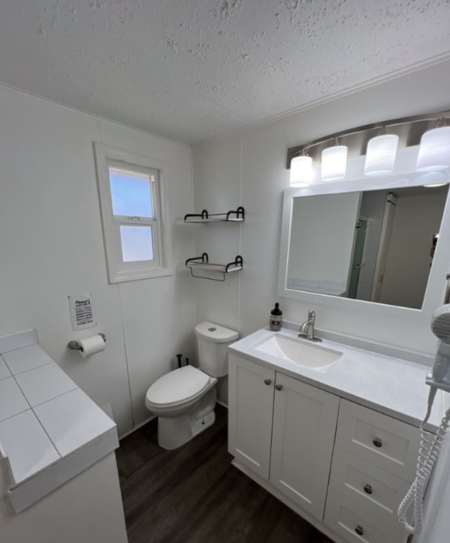 Building Photo - Updated 1 Bedroom 1 Bathroom Ranch Home in...