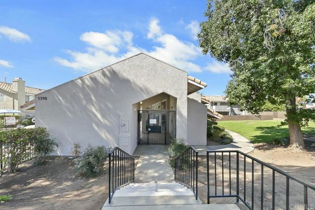 Building Photo - 1390 Palomar Pl