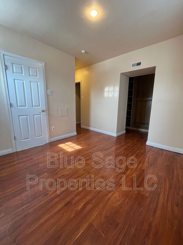 Building Photo - 17 S Church Ln