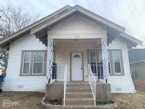 Building Photo - 520 E Day St