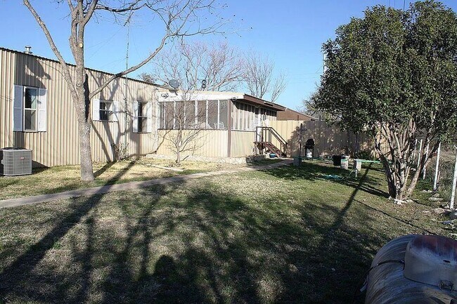 Primary Photo - 19638 6th St