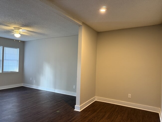 Building Photo - 207 W Washington Ave