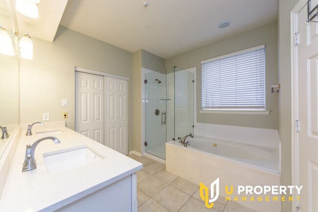 Building Photo - Great location, nice community! Make it yo...
