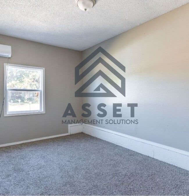 Building Photo - 9316 NE Stardust Ln