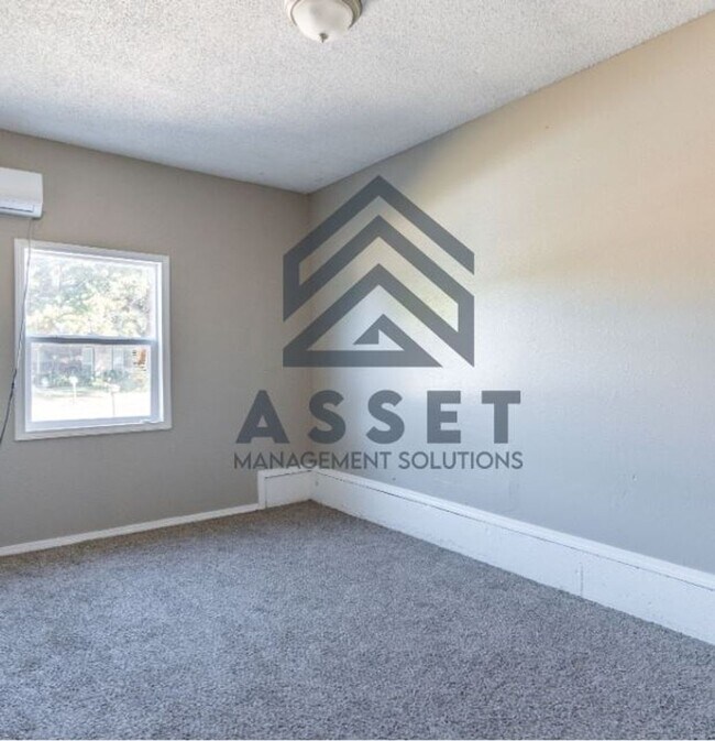 Building Photo - Charming 5 Bedroom Home Available for Lease or Rent to Own!