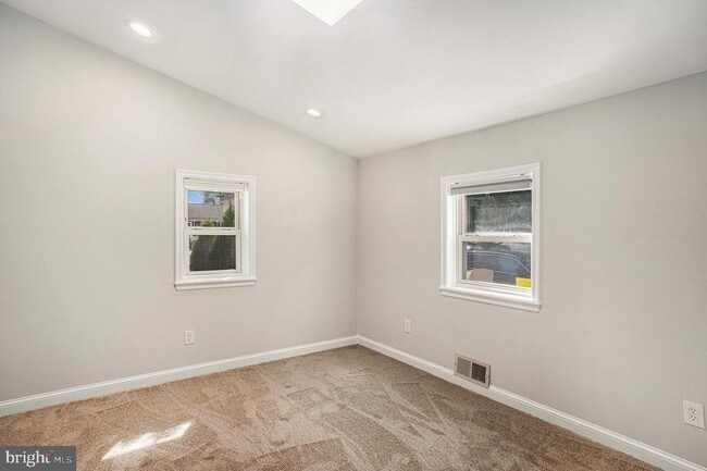 Building Photo - 235 Roberts Ave