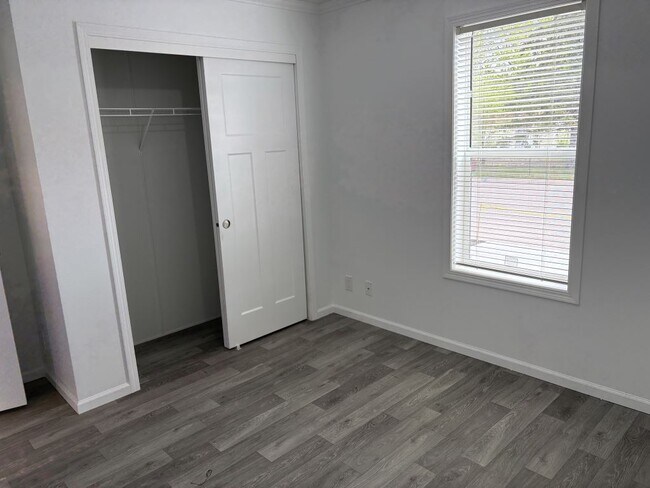 Building Photo - 13885 Bunratty Ave