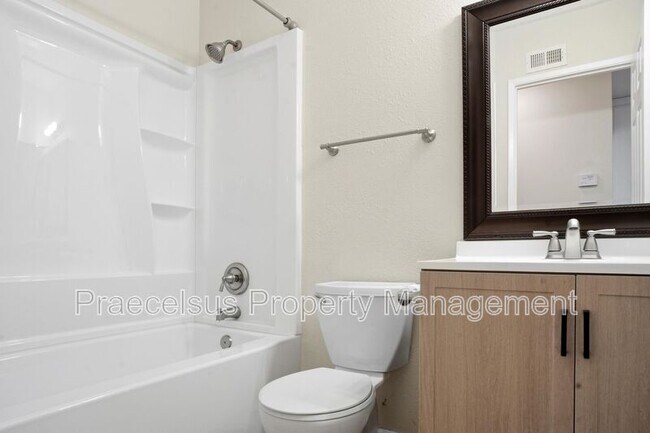 Building Photo - 3408 Clavelita St