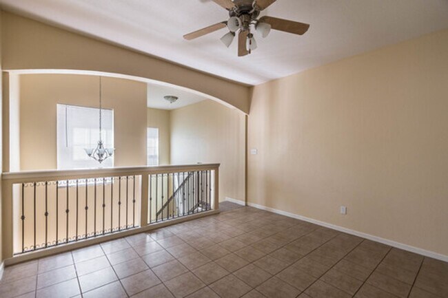 Building Photo - Spacious 3 bedroom, 2.5 Bath Condo in East El Paso!!