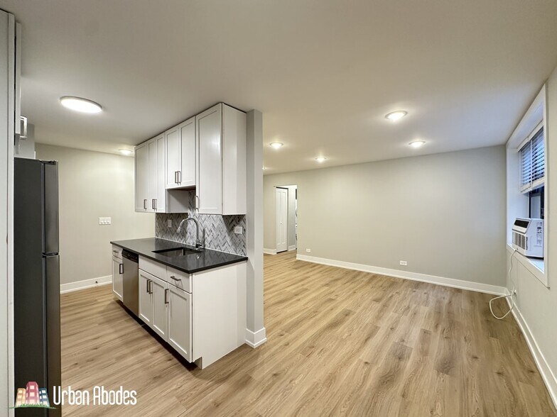 Building Photo - 533 W Aldine Ave