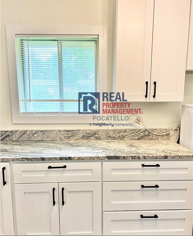 Building Photo - 1921 Monte Vista Dr