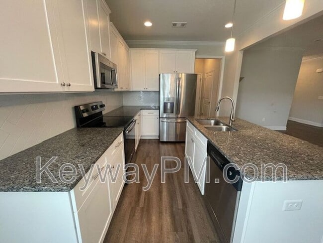 Building Photo - 728 Tree Top Trl