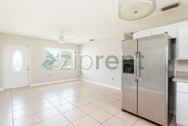Building Photo - Unit