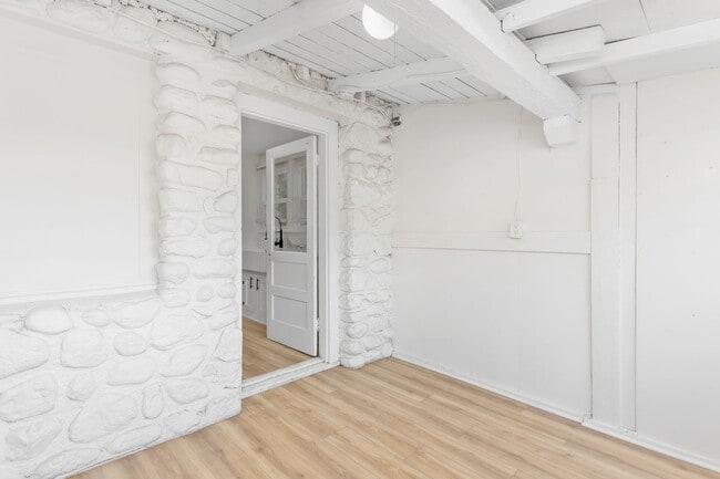 Building Photo - 1359 Jasper Ave