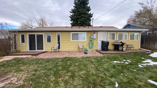 Building Photo - *Charming 3 Bedroom, 1 Bath in Denver*