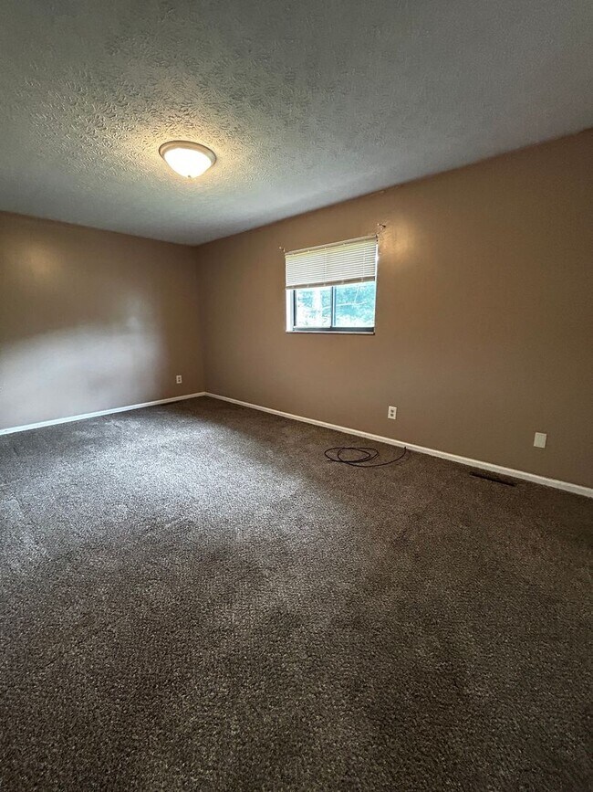 Building Photo - 5953 Rock Glen Ct