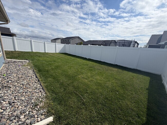 Building Photo - 2321 Gleneagles Blvd