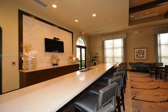 Building Photo - 8630 Lakeside Bnd