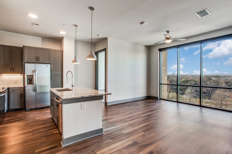 Building Photo - Aura Thirty2