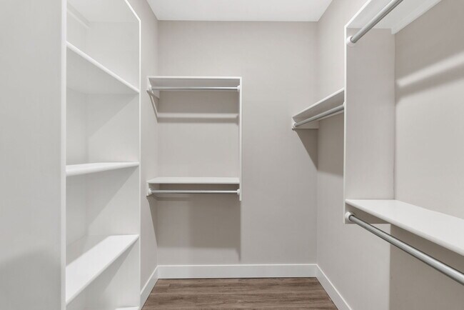 Building Photo - 5122 N Cypress St