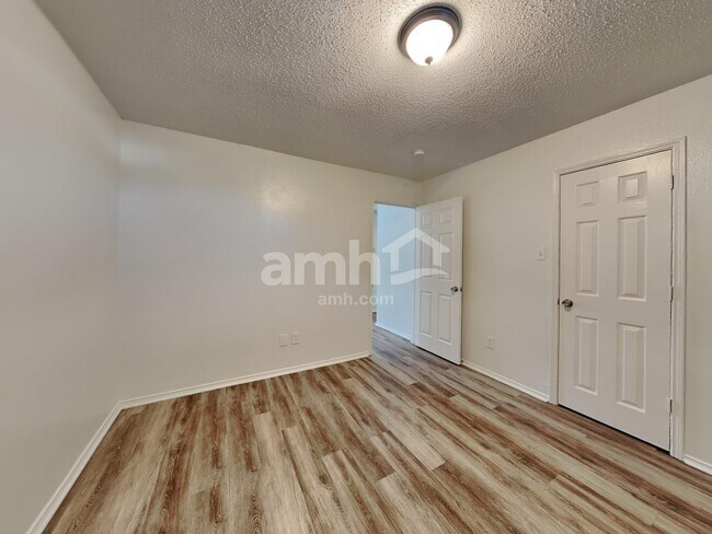 Building Photo - 10308 Oak Branch Ln