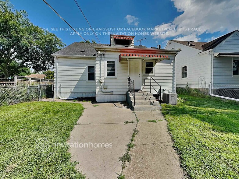 Building Photo - 5604 23rd Ave S