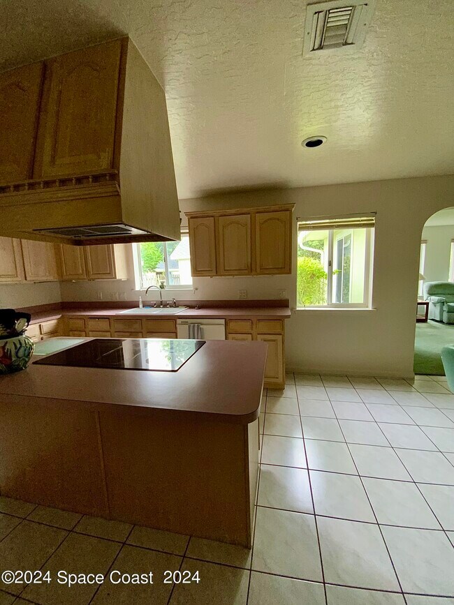 Building Photo - 190 Richards Rd