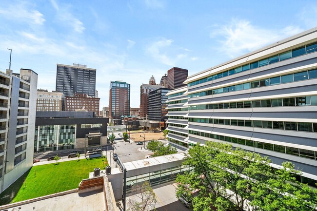 Building Photo - Fantastic 2 bed 2 bath Downtown Condo for ...